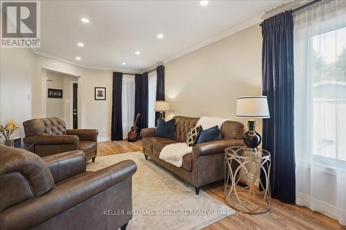 32 Wakefield Lane, Hamilton (Waterdown), ON - Indoor Photo Showing Living Room