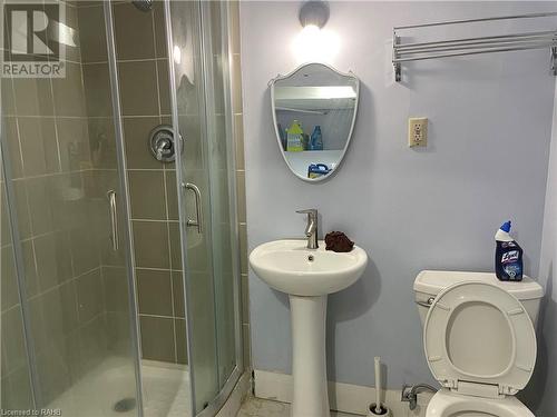 84 Arnold Street, Hamilton, ON - Indoor Photo Showing Bathroom