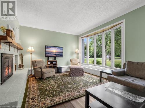 544 Crescent Road, Fort Erie, ON - Indoor Photo Showing Living Room With Fireplace