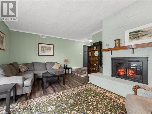 544 Crescent Road, Fort Erie, ON - Indoor Photo Showing Living Room With Fireplace