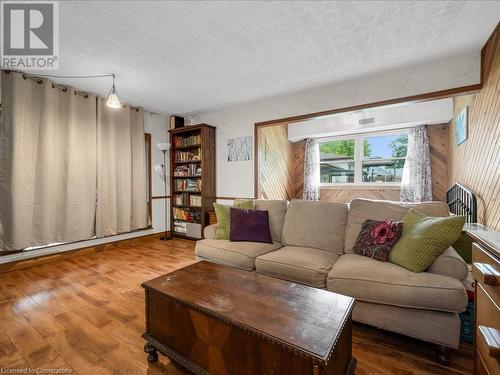 544 Crescent Road, Fort Erie, ON - Indoor Photo Showing Living Room