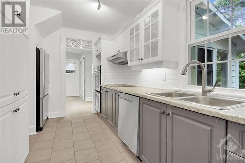 5555 Dickinson Street, Ottawa, ON - Indoor Photo Showing Kitchen With Double Sink