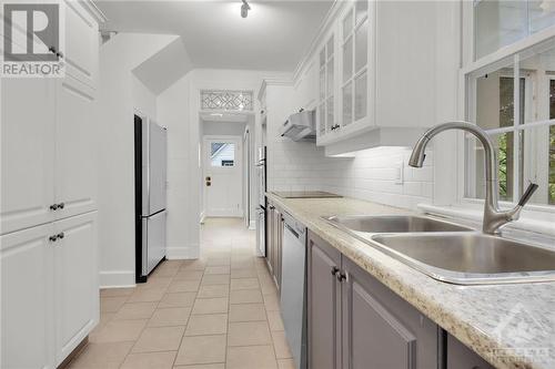 5555 Dickinson Street, Ottawa, ON - Indoor Photo Showing Kitchen With Double Sink