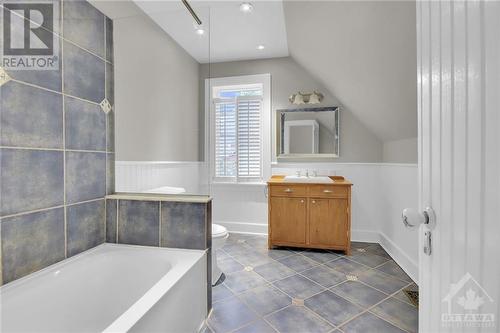 5555 Dickinson Street, Ottawa, ON - Indoor Photo Showing Bathroom