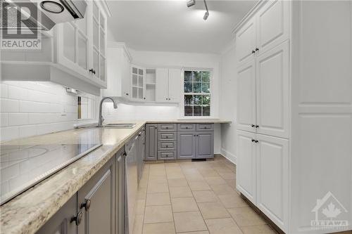 5555 Dickinson Street, Ottawa, ON - Indoor Photo Showing Kitchen