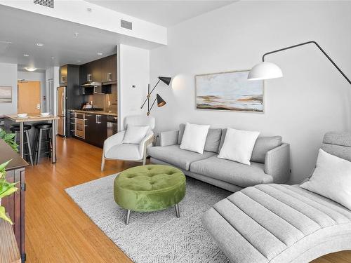 804-379 Tyee Rd, Victoria, BC - Indoor Photo Showing Living Room