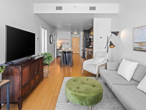 804-379 Tyee Rd, Victoria, BC - Indoor Photo Showing Living Room