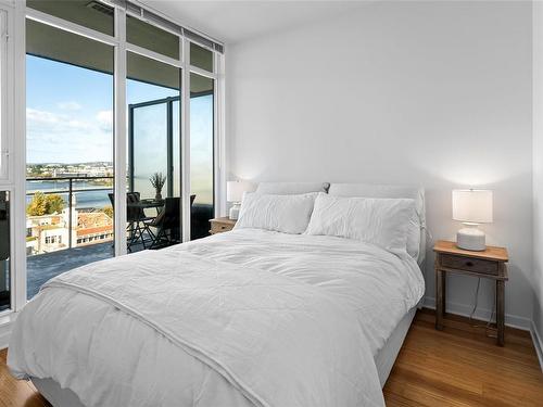 804-379 Tyee Rd, Victoria, BC - Indoor Photo Showing Bedroom