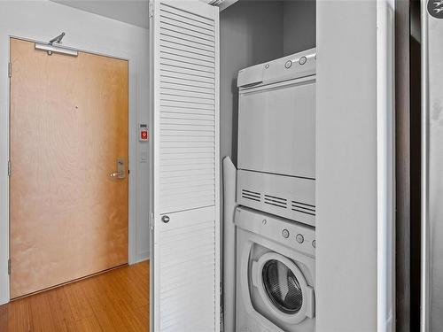 804-379 Tyee Rd, Victoria, BC - Indoor Photo Showing Laundry Room