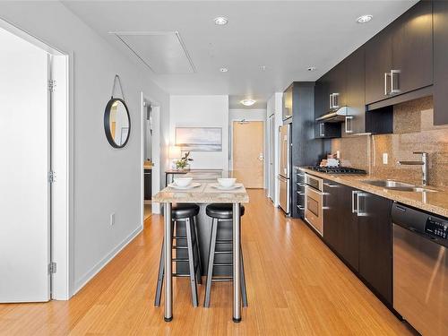 804-379 Tyee Rd, Victoria, BC - Indoor Photo Showing Kitchen With Upgraded Kitchen