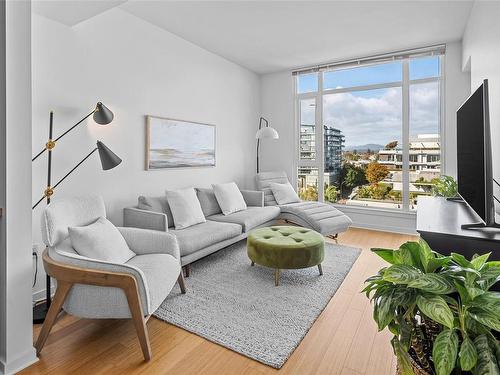 804-379 Tyee Rd, Victoria, BC - Indoor Photo Showing Living Room