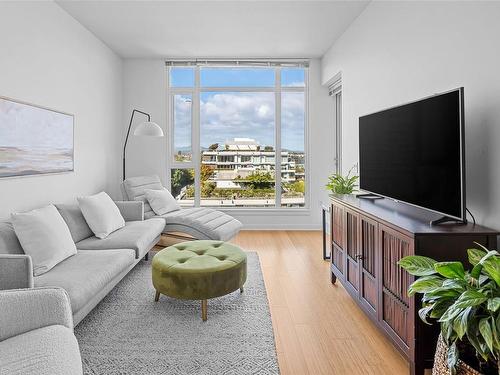 804-379 Tyee Rd, Victoria, BC - Indoor Photo Showing Living Room