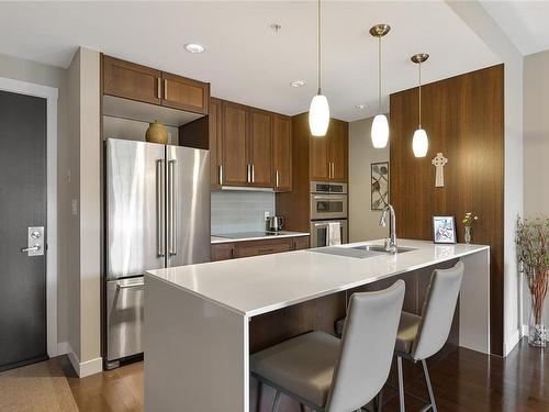 215-999 Burdett Ave, Victoria, BC - Indoor Photo Showing Kitchen With Double Sink With Upgraded Kitchen