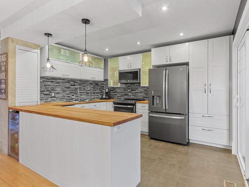 Cuisine - 448 Place Hervé, Beauharnois, QC - Indoor Photo Showing Kitchen With Upgraded Kitchen