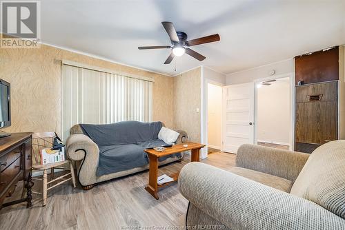 1430 Janette Avenue, Windsor, ON - Indoor Photo Showing Living Room