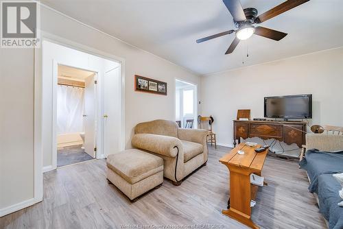 1430 Janette Avenue, Windsor, ON - Indoor Photo Showing Living Room