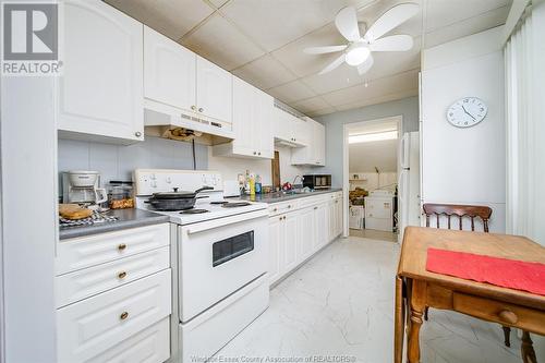 1430 Janette Avenue, Windsor, ON - Indoor Photo Showing Kitchen