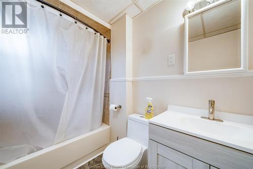 1430 Janette Avenue, Windsor, ON - Indoor Photo Showing Bathroom