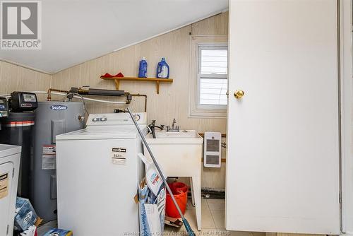 1430 Janette Avenue, Windsor, ON - Indoor Photo Showing Laundry Room