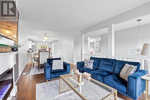 4787 Whitefish Crescent, Windsor, ON - Indoor Photo Showing Living Room