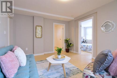 494 Church Street, Windsor, ON - Indoor Photo Showing Living Room