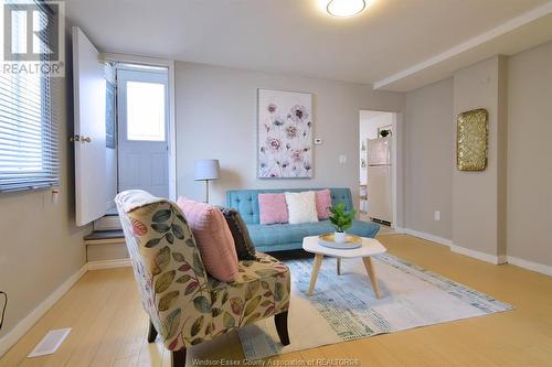 494 Church Street, Windsor, ON - Indoor Photo Showing Living Room