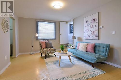 494 Church Street, Windsor, ON - Indoor Photo Showing Living Room