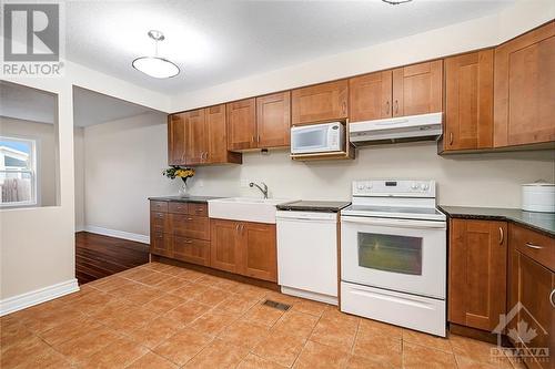 49 Foxfield Drive, Ottawa, ON - Indoor Photo Showing Kitchen