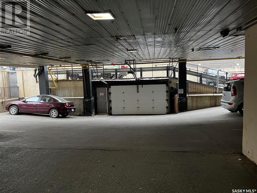 207 525 3Rd Avenue N, Saskatoon, SK - Indoor Photo Showing Garage