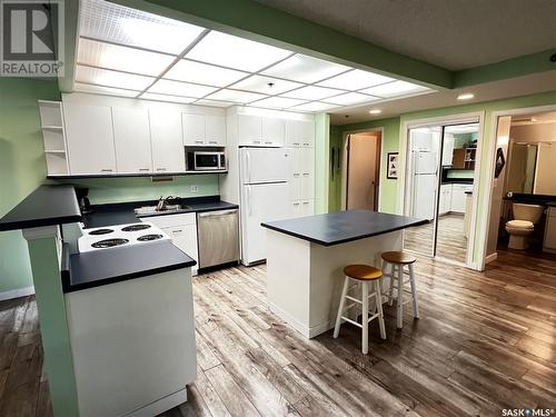 207 525 3Rd Avenue N, Saskatoon, SK - Indoor Photo Showing Kitchen