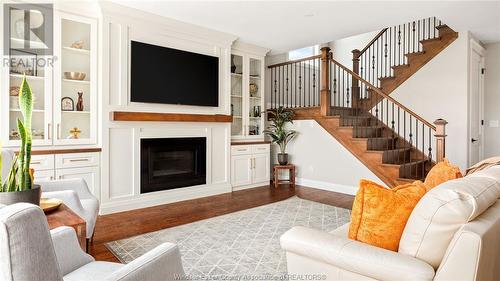 6401 North Townline Road, Amherstburg, ON - Indoor Photo Showing Living Room With Fireplace