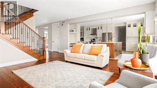 6401 North Townline Road, Amherstburg, ON - Indoor Photo Showing Living Room