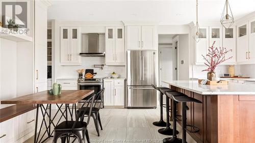 6401 North Townline Road, Amherstburg, ON - Indoor Photo Showing Kitchen With Upgraded Kitchen