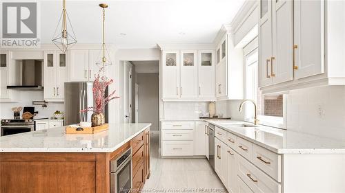 6401 North Townline Road, Amherstburg, ON - Indoor Photo Showing Kitchen With Upgraded Kitchen