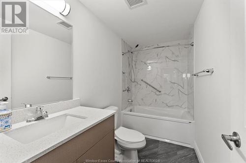 1489 Banwell Unit# 319, Windsor, ON - Indoor Photo Showing Bathroom