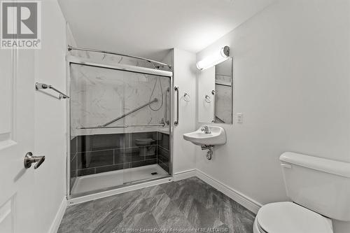 1489 Banwell Unit# 319, Windsor, ON - Indoor Photo Showing Bathroom