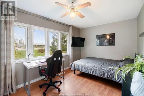 415 County Rd 34 West, Cottam, ON - Indoor Photo Showing Bedroom