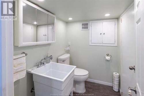 415 County Rd 34 West, Cottam, ON - Indoor Photo Showing Bathroom