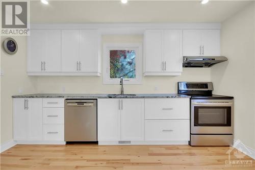 548 Mutual Street, Ottawa, ON - Indoor Photo Showing Kitchen