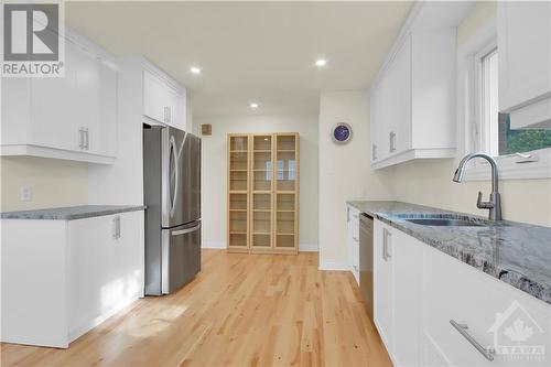 548 Mutual Street, Ottawa, ON - Indoor Photo Showing Kitchen With Double Sink With Upgraded Kitchen