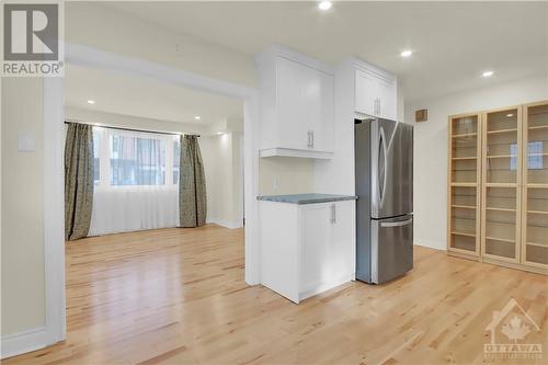 548 Mutual Street, Ottawa, ON - Indoor Photo Showing Kitchen