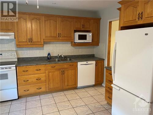 1606 Grey Nuns Drive, Ottawa, ON - Indoor Photo Showing Kitchen With Double Sink