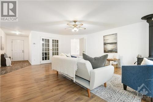 4207 Limestone Road, Ottawa, ON - Indoor Photo Showing Living Room