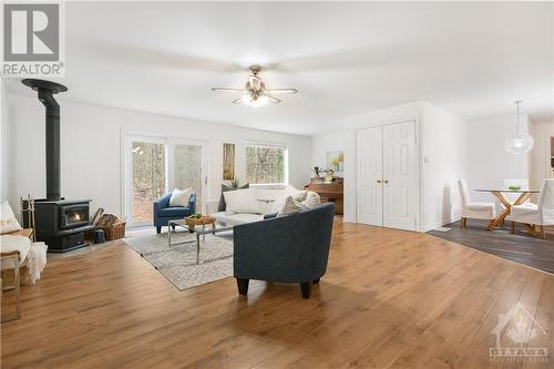 4207 Limestone Road, Ottawa, ON - Indoor Photo Showing Living Room