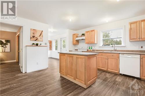 4207 Limestone Road, Ottawa, ON - Indoor Photo Showing Kitchen