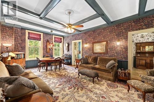 8 Gravel Road, Cavan Monaghan (Millbrook), ON - Indoor Photo Showing Living Room