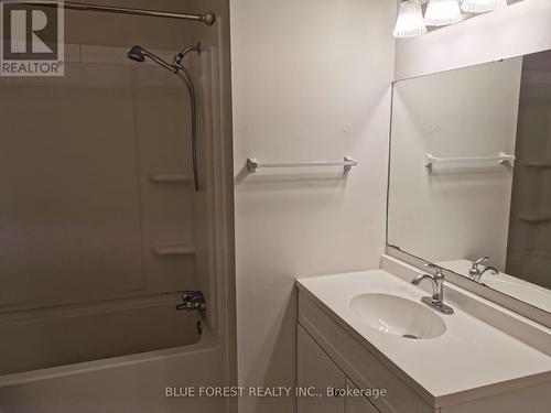 14 - 70 Fiddlers Green Road, London, ON - Indoor Photo Showing Bathroom