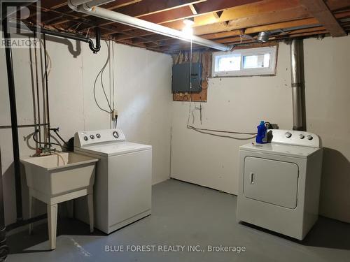 14 - 70 Fiddlers Green Road, London, ON - Indoor Photo Showing Laundry Room