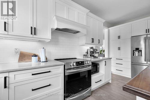 114 Old Field Lane, Central Elgin (Port Stanley), ON - Indoor Photo Showing Kitchen With Stainless Steel Kitchen With Upgraded Kitchen