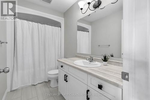 114 Old Field Lane, Central Elgin (Port Stanley), ON - Indoor Photo Showing Bathroom